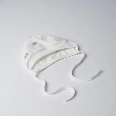 Vilaurita cepurīte ar izšūtām šuvēm 1154 "Tommy" 38, 40 cm.